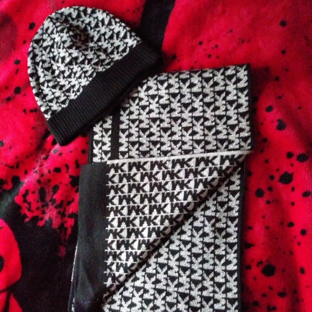 Michael Kors Scarf And Hat Set